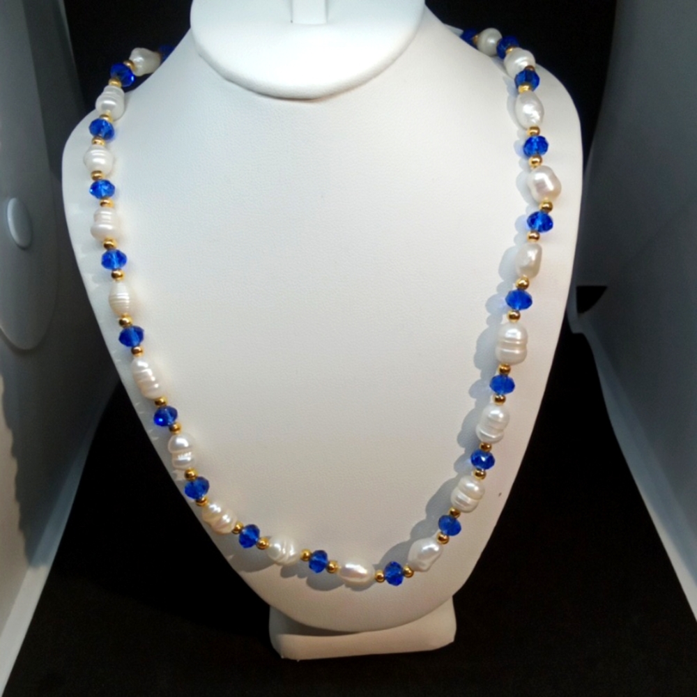Beautiful Had it made 24 freshwater pearls 6mm necklace 18 1/2 in long